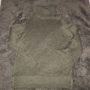 Hunter Greer turtleneck
